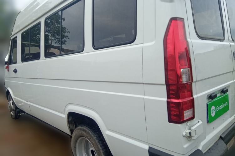 Used Iveco Daily 2023 2.5T A37M1 Long Wheelbase Mid-Roof Dual-Tire Side-Sliding Doors 5-9 Seats Rear Left 45 Deg