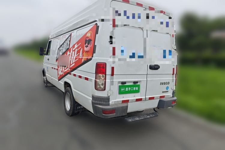 Used Iveco Daily 2023 2.5T V40 Van Long Wheelbase Mid-Roof Design Dual Tires Side-Swing Doors 2-3 Seater Rear Left 45 Deg