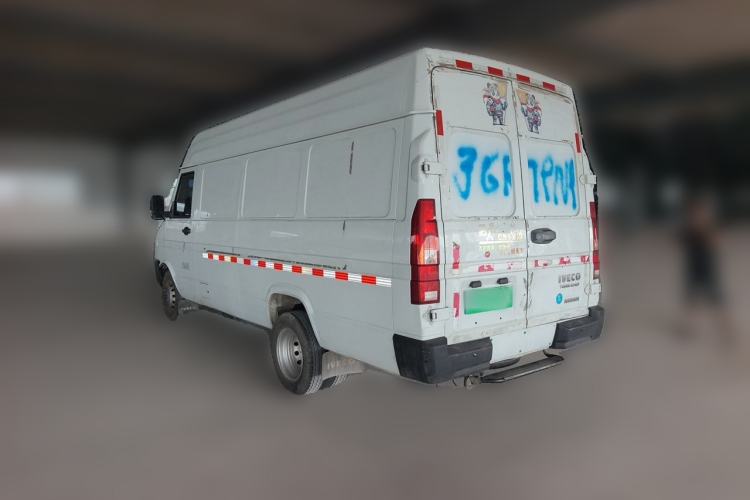 Used Iveco Daily 2023 2.5T V40 Van Long Wheelbase Mid-Roof Dual Tires Manual Doors 2-3 Seater Rear Left 45 Deg