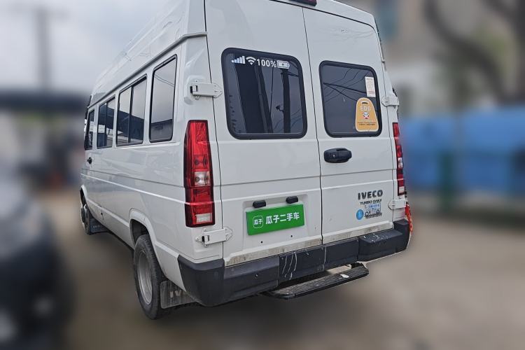 Used Iveco Daily 2023 2.5T A37M1 Long Wheelbase Mid-Roof Dual-Tire Side-Sliding Doors 5-9 Seats Rear Left 45 Deg
