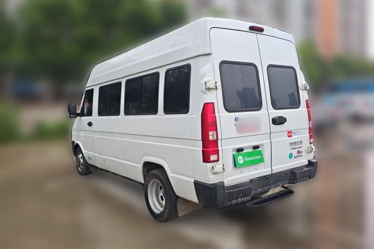 Used Iveco Daily 2023 2.5T A37M1 Multi-Purpose Passenger Vehicle Long Wheelbase Mid-Roof Design Dual Side Sliding Doors Automatic Transmission Rear Left 45 Deg