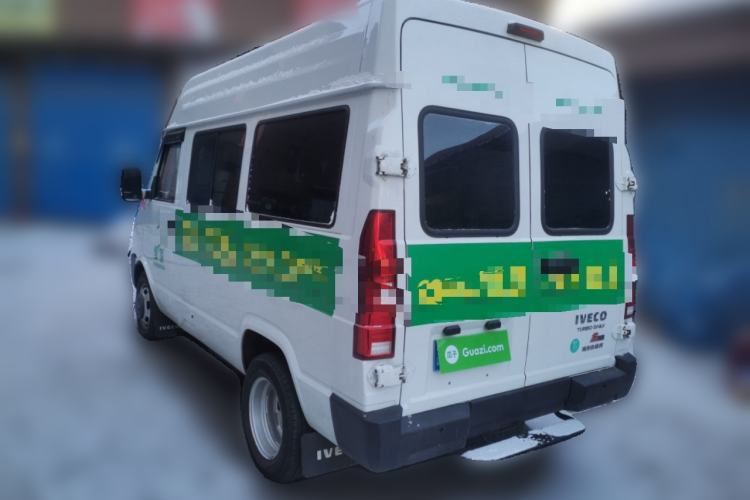 Used Iveco Daily 2023 2.5T A35M1 Multi-Purpose Passenger Vehicle Short Wheelbase Mid-Roof Design Dual Side Sliding Doors Automatic Transmission Rear Left 45 Deg