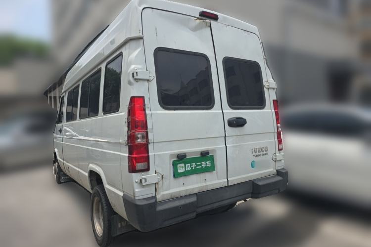 Used Iveco Daily 2023 2.5T A37M1 Long Wheelbase Mid-Roof Dual-Tire Side-Sliding Doors 5-9 Seats Rear Left 45 Deg