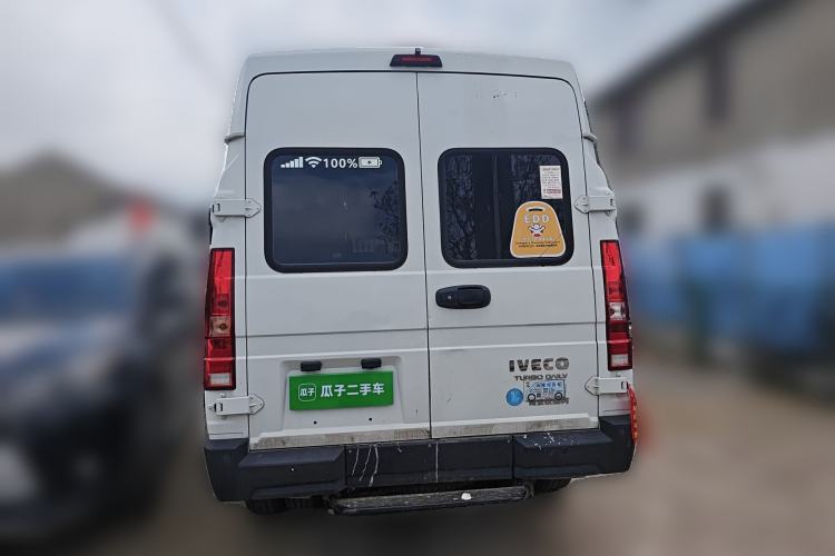 Used Iveco Daily 2023 2.5T A37M1 Long Wheelbase Mid-Roof Dual-Tire Side-Sliding Doors 5-9 Seats Rear
