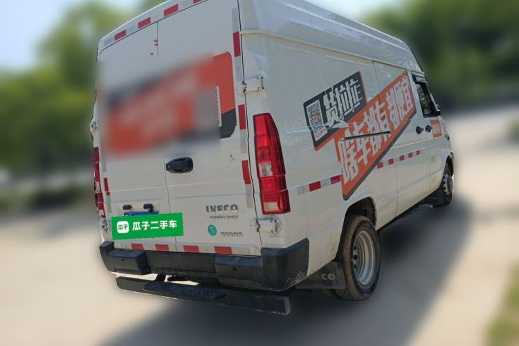 Used Iveco Daily 2023 2.8T V37 Van Long Wheelbase Mid-Roof Dual Tires Manual Doors 2-3 Seater Rear Right 45 Deg