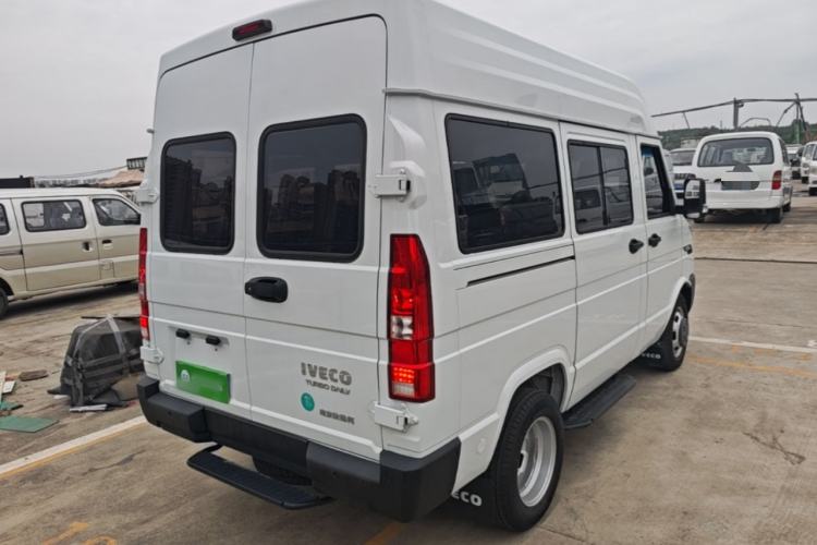 Used Iveco Daily 2023 2.5T A35M1 Short Wheelbase Mid-Roof Dual Tire Side-Sliding Doors 5–9 Seats Rear Right 45 Deg