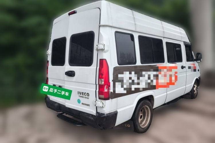 Used Iveco Daily 2023 2.5T A37M1 Long Wheelbase Mid-Roof Dual-Tire Side-Sliding Doors 5-9 Seats Rear Right 45 Deg