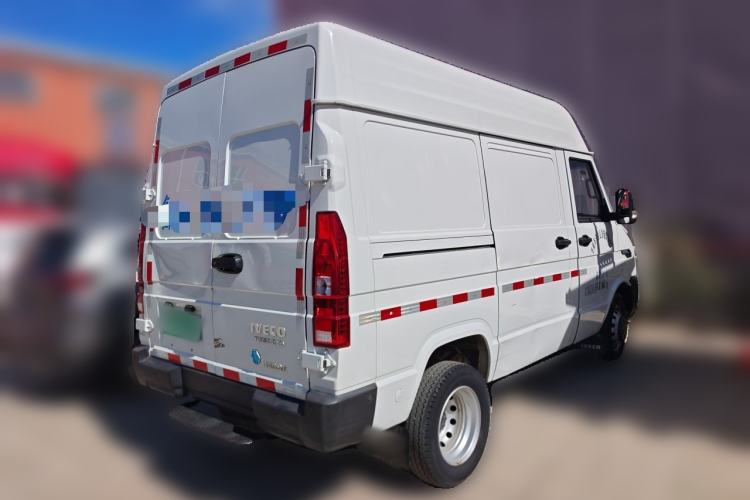 Used Iveco Daily 2023 2.5T V35 Van Short Wheelbase Mid-Roof Design Dual Tires Side-Swing Doors 2-3 Seater Rear Right 45 Deg
