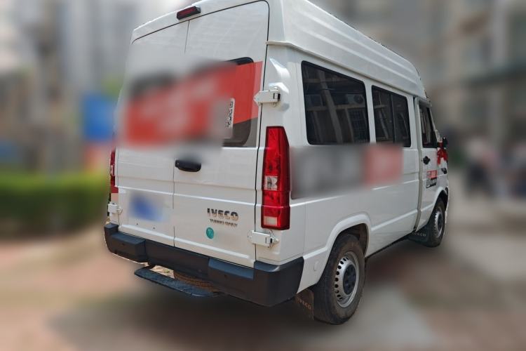 Used Iveco Daily 2023 2.5T A35M1 Short Wheelbase Mid-Height Single-Tire Manual Door – 5 to 9 Seats Rear Right 45 Deg