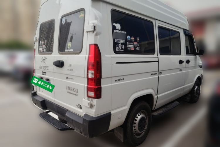 Used Iveco Daily 2023 2.5T A35M1 Short Wheelbase Mid-Height Single-Tire Manual Door – 5 to 9 Seats Rear Right 45 Deg
