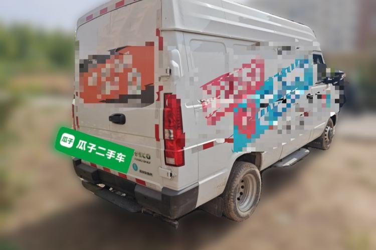 Used Iveco Daily 2023 2.5T V37 Van Long Wheelbase Mid-Roof Design Dual Tires Side-Swing Doors 2-3 Seater Rear Right 45 Deg