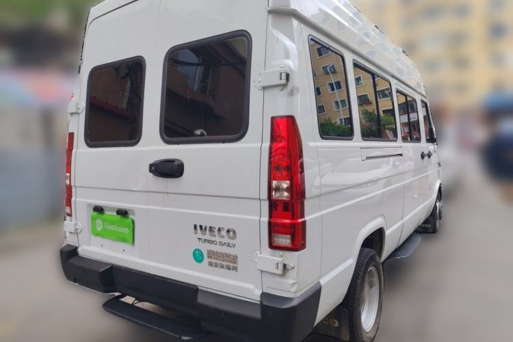 Used Iveco Daily 2023 2.5T A37M1 Long Wheelbase Mid-Roof Dual-Tire Side-Sliding Doors 5-9 Seats Rear Right 45 Deg