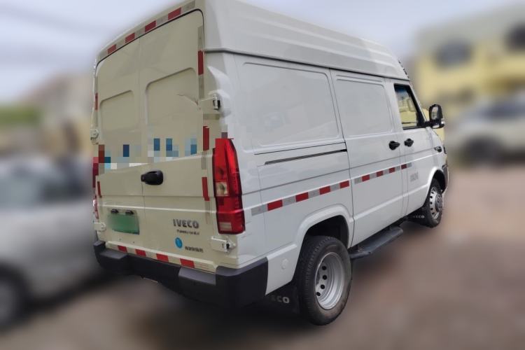 Used Iveco Daily 2023 2.5T V35 Van Short Wheelbase Mid-Roof Design Dual Tires Side-Swing Doors 2-3 Seater Rear Right 45 Deg