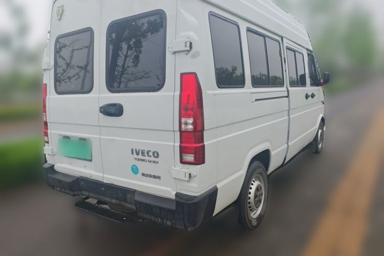Used Iveco Daily 2023 2.5T A37M1 Multi-Purpose Passenger Vehicle Long Wheelbase Mid-Roof Design Single-Tire Side-Sliding Door Rear Right 45 Deg