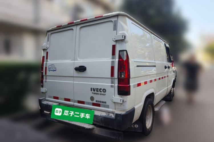 Used Iveco Daily 2023 2.8T V35 Van Short Wheelbase Low Roof Dual Tires Side-Swing Doors 2-3 Seater Rear Right 45 Deg