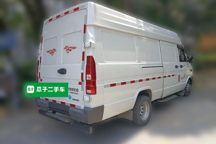 Used Iveco Daily 2023 2.8T V40 Van Long Wheelbase Mid-Roof Dual Tires Manual Doors 2-3 Seater Rear Right 45 Deg