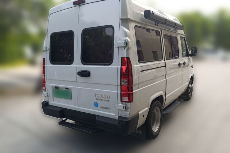 Used Iveco Daily 2023 2.5T A35M1 Short Wheelbase Mid-Height Dual-Tire Manual Door 5-9 Seater Rear Right 45 Deg