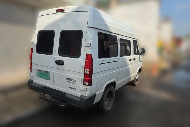 Used Iveco Daily 2023 2.5T A35M1 Short Wheelbase Mid-Height Dual-Tire Manual Door 5-9 Seater Rear Right 45 Deg