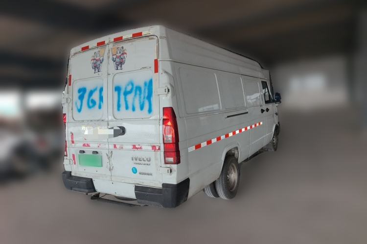 Used Iveco Daily 2023 2.5T V40 Van Long Wheelbase Mid-Roof Dual Tires Manual Doors 2-3 Seater Rear Right 45 Deg