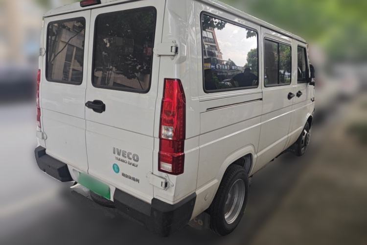 Used Iveco Daily 2023 2.5T A35M1 Short Wheelbase Low-Roof Double-Door Side-Swing Van with 5–9 Seats Rear Right 45 Deg
