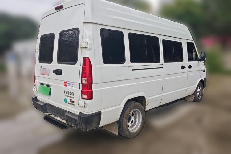 Used Iveco Daily 2023 2.5T A37M1 Multi-Purpose Passenger Vehicle Long Wheelbase Mid-Roof Design Dual Side Sliding Doors Automatic Transmission Rear Right 45 Deg