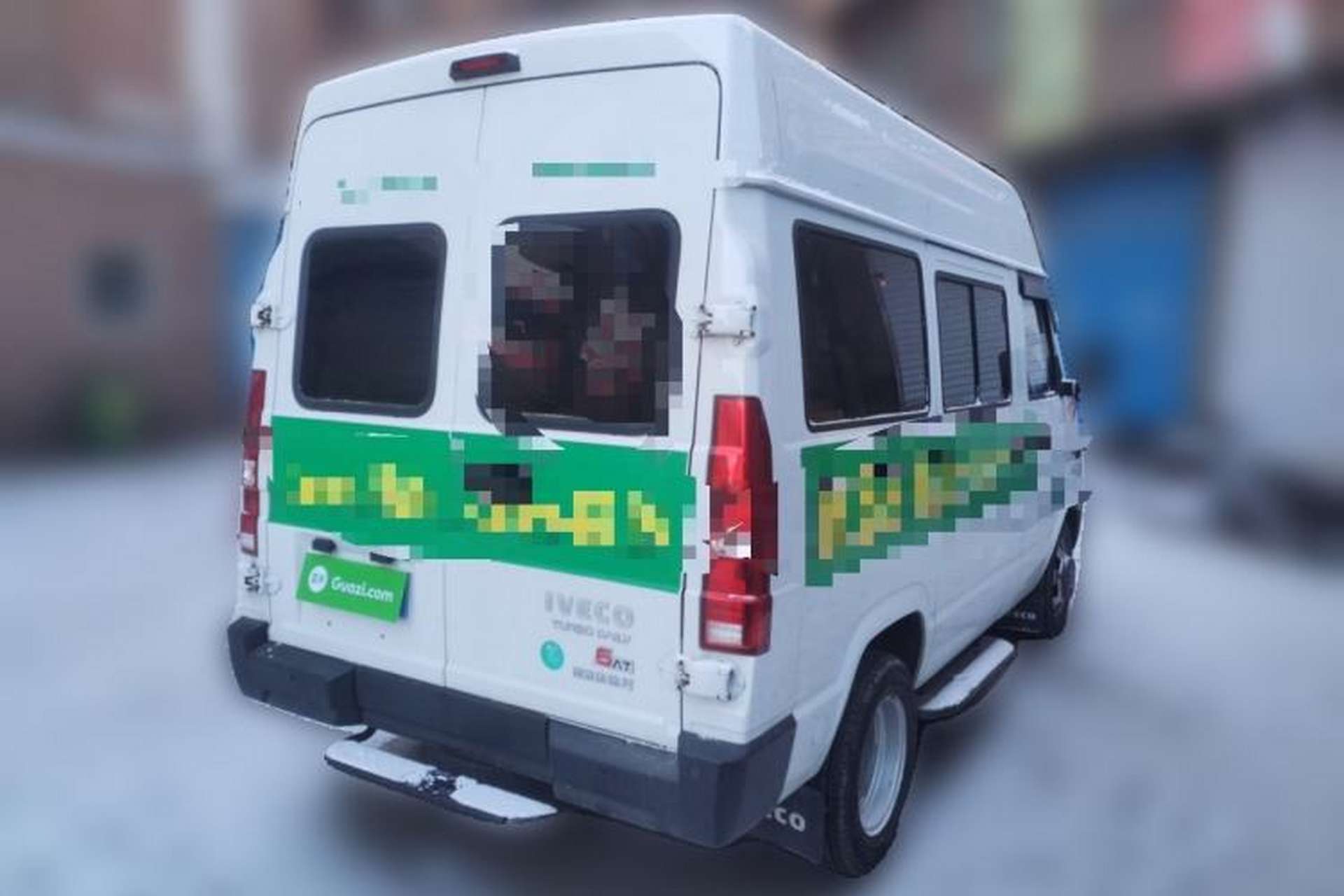 Used Iveco Daily 2023 2.5T A35M1 Multi-Purpose Passenger Vehicle Short Wheelbase Mid-Roof Design Dual Side Sliding Doors Automatic Transmission Rear Right 45 Deg