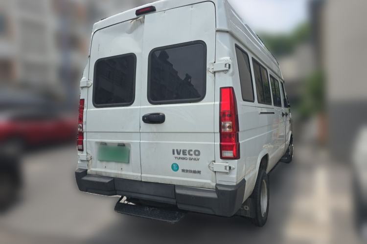 Used Iveco Daily 2023 2.5T A37M1 Long Wheelbase Mid-Roof Dual-Tire Side-Sliding Doors 5-9 Seats Rear Right 45 Deg