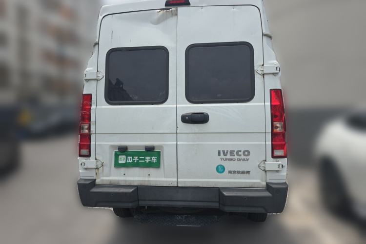 Used Iveco Daily 2023 2.5T A37M1 Long Wheelbase Mid-Roof Dual-Tire Side-Sliding Doors 5-9 Seats Rear