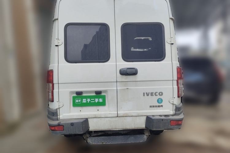 Used Iveco Daily 2023 2.5T A37M1 Long Wheelbase Mid-Height Dual-Tire Side-Sliding Doors 5–9 Seats Rear