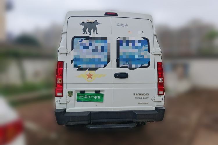 Used Iveco Daily 2023 2.5T A37M1 Long Wheelbase Mid-Height Dual-Tire Manual Door 5-9 Seater Rear