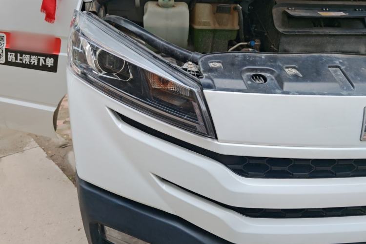 Used Iveco Daily 2023 2.5T A35M1 Short Wheelbase Mid-Height Single-Tire Manual Door – 5 to 9 Seats Right Front Headlight