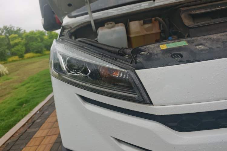 Used Iveco Daily 2023 2.5T A37M1 Multi-Purpose Passenger Vehicle Long Wheelbase Mid-Roof Design Single-Tire Side-Sliding Door Right Front Headlight