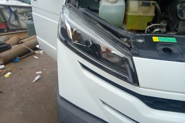Used Iveco Daily 2023 2.5T A37M1 Long Wheelbase Mid-Roof Dual-Tire Side-Sliding Doors 5-9 Seats Right Front Headlight
