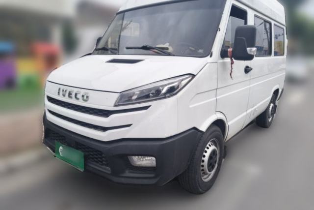 Used Iveco Daily 2023 2.5T A35M1 Short Wheelbase Low-Roof Single-Tire Side-Sliding Door 5-9 Seats