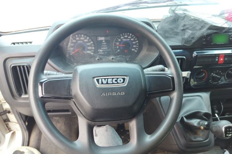 Used Iveco Daily 2023 2.5T A37M1 Long Wheelbase Mid-Height Dual-Tire Side-Sliding Doors 5–9 Seats Steering Wheel
