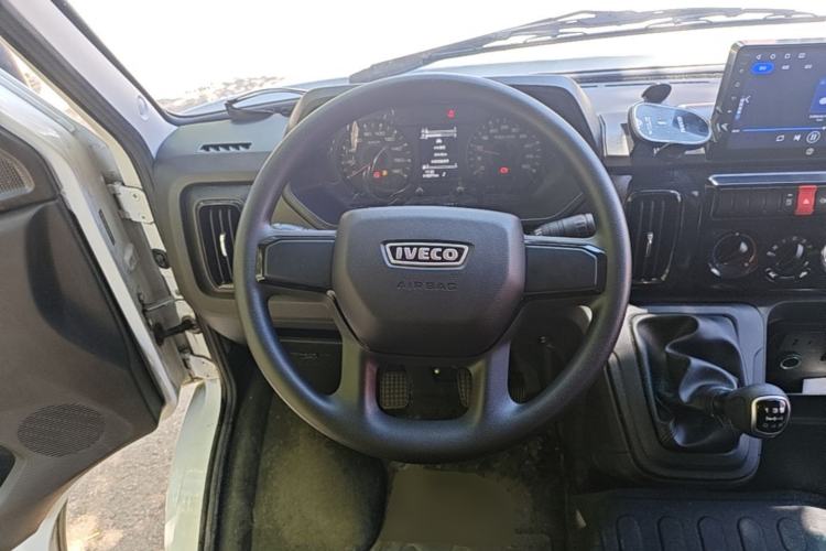 Used Iveco Daily 2023 2.5T A37M1 Long Wheelbase Mid-Roof Dual-Tire Side-Sliding Doors 5-9 Seats Steering Wheel