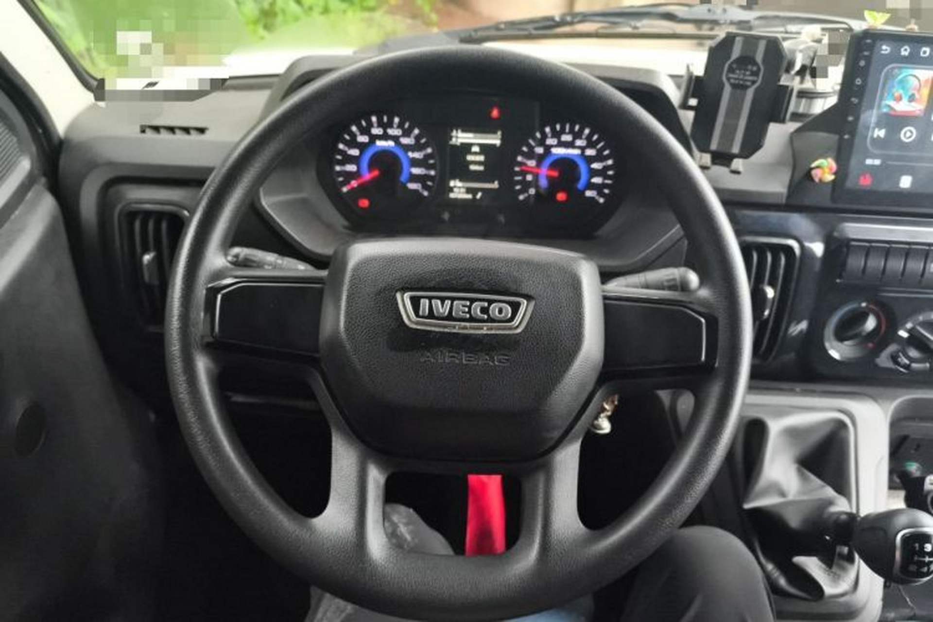 Used Iveco Daily 2023 2.5T A37M1 Long Wheelbase Mid-Roof Dual-Tire Side-Sliding Doors 5-9 Seats Steering Wheel