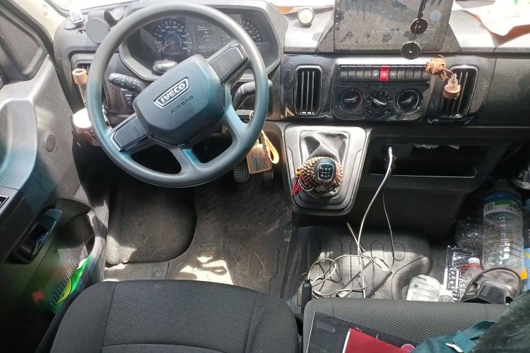 Used Iveco Daily 2023 2.5T A37M1 Long Wheelbase Mid-Roof Dual-Tire Side-Sliding Doors 5-9 Seats Steering Wheel