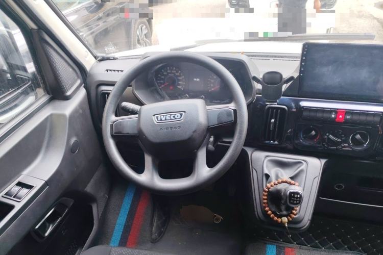 Used Iveco Daily 2023 2.5T A37M1 Long Wheelbase Mid-Roof Dual-Tire Side-Sliding Doors 5-9 Seats Steering Wheel