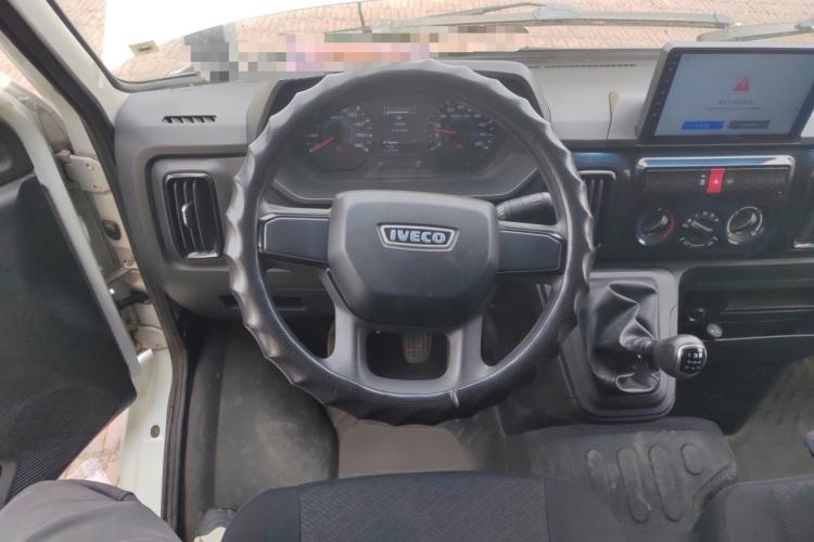 Used Iveco Daily 2023 2.5T V35 Van Short Wheelbase Mid-Roof Design Dual Tires Side-Swing Doors 2-3 Seater Steering Wheel