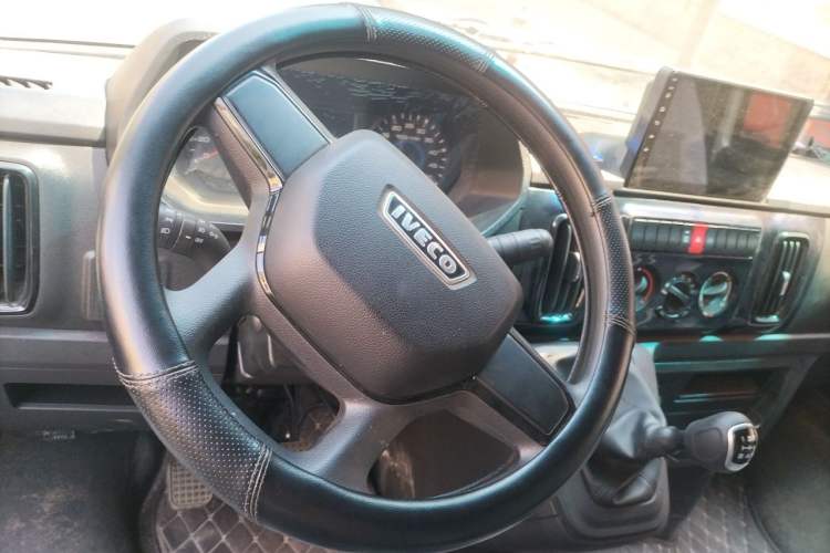 Used Iveco Daily 2023 2.5T V37 Van Long Wheelbase Mid-Roof Design Dual Tires Side-Swing Doors 2-3 Seater Steering Wheel