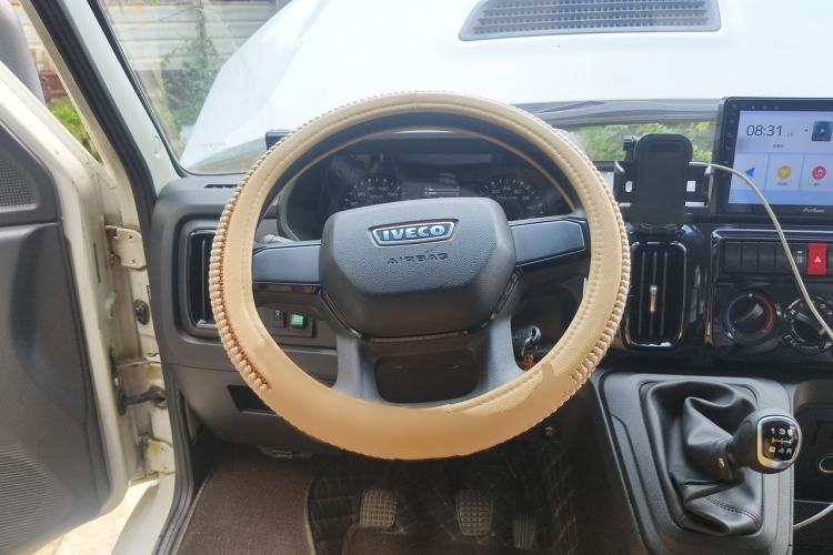 Used Iveco Daily 2023 2.5T A37M1 Long Wheelbase Mid-Height Dual-Tire Manual Door 5-9 Seater Steering Wheel