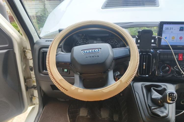 Used Iveco Daily 2023 2.5T A37M1 Long Wheelbase Mid-Height Dual-Tire Manual Door 5-9 Seater Steering Wheel