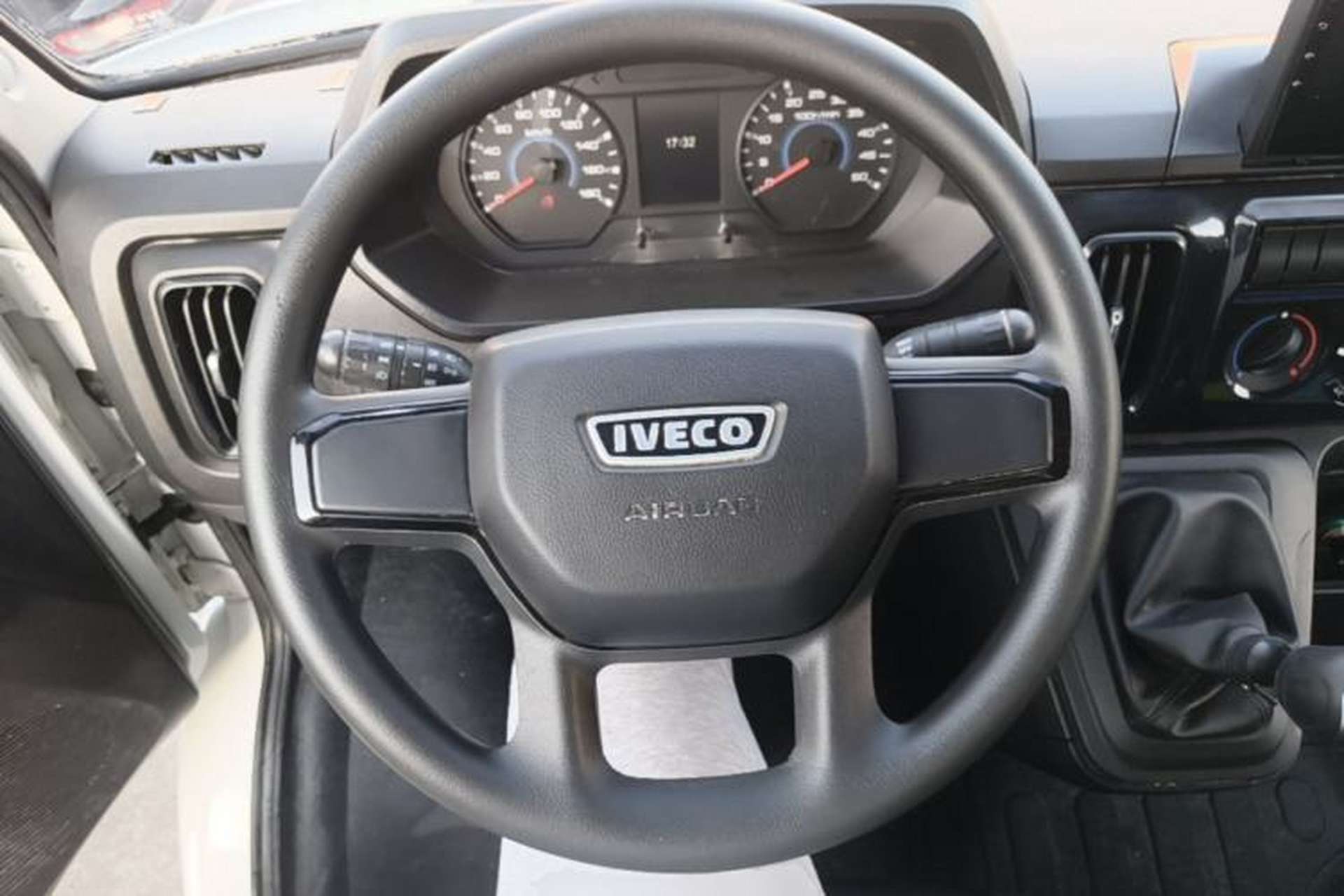 Used Iveco Daily 2023 2.5T V40 Van Long Wheelbase Mid-Roof Design Dual Tires Side-Swing Doors 2-3 Seater Steering Wheel