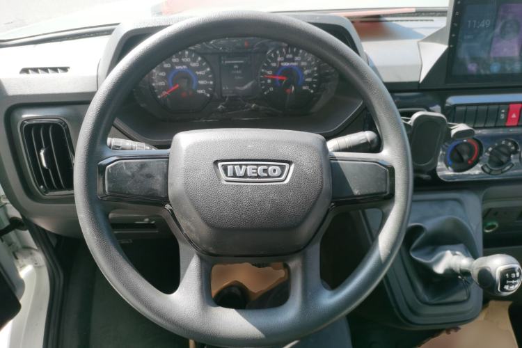 Used Iveco Daily 2023 2.8T V37 Van Long Wheelbase Mid-Roof Dual Tires Manual Doors 2-3 Seater Steering Wheel