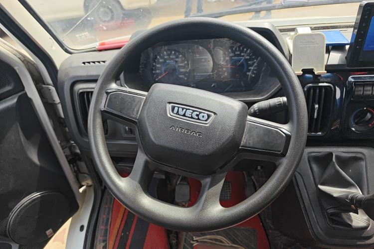 Used Iveco Daily 2023 2.5T A37M1 Long Wheelbase Mid-Roof Dual-Tire Side-Sliding Doors 5-9 Seats Steering Wheel