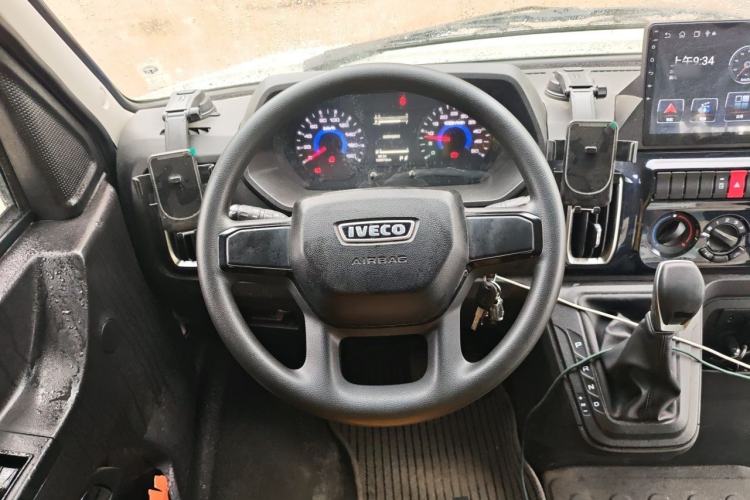 Used Iveco Daily 2023 2.5T A37M1 Multi-Purpose Passenger Vehicle Long Wheelbase Mid-Roof Design Dual Side Sliding Doors Automatic Transmission Steering Wheel
