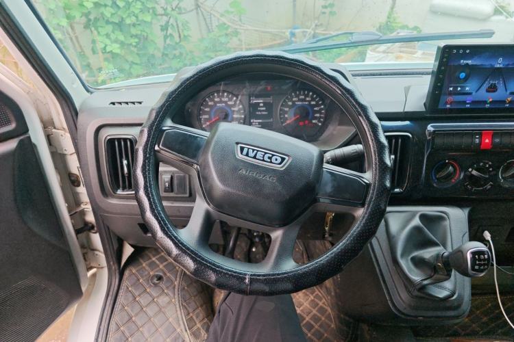 Used Iveco Daily 2023 2.5T A37M1 Long Wheelbase Mid-Height Dual-Tire Manual Door 5-9 Seater Steering Wheel