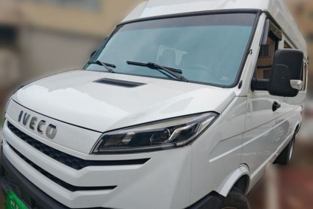 Used Iveco Daily 2023 2.5T A37M1 Long Wheelbase Mid-Height Dual-Tire Manual Door 5-9 Seater