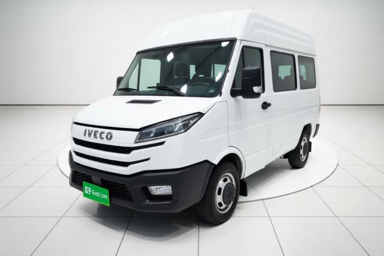 Iveco Daily 2023 2.5T A35M1 Short Wheelbase Mid-Height Dual-Tire Manual 5-9 Seater